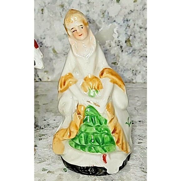 Occupied Japan Vintage Victorian Court Figurines 3"- 4" Lot of 3 Pieces. - Picture 3 of 7